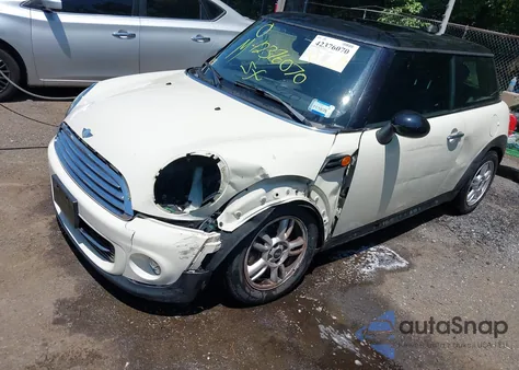 2013 Mini Hardtop Cooper z USA, uszkodzony, nr VIN WMWSU3C5XDT689777